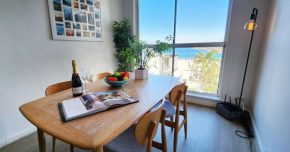 Relaxed Coastal Living with Fantastic Sea Views, Sydney